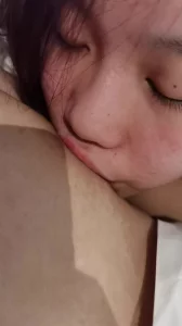 看18岁骚母狗的贱样欠不欠操？